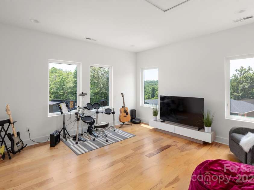 303 Iron Ridge Loop, Asheville, NC 28806.  MLS# CAR4151239, YatesRealty ID 1793. 2nd Floor Family Room