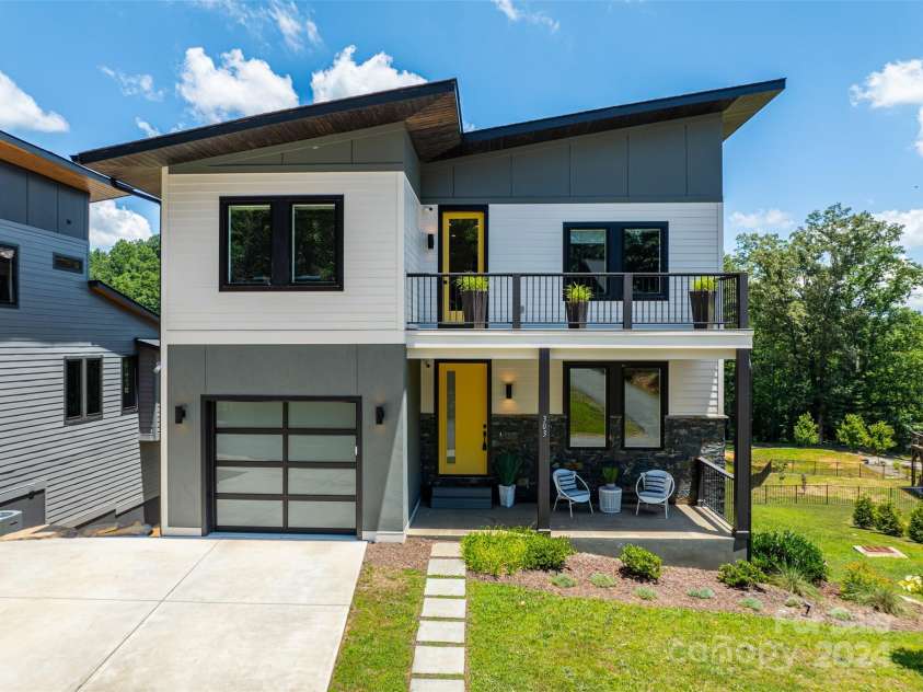 303 Iron Ridge Loop, Asheville, NC 28806.  MLS# CAR4151239, YatesRealty ID 1793. 