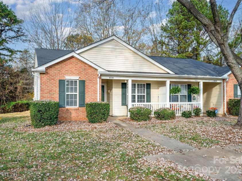 9734 Kennerly Cove Court, Charlotte, NC 28269.  MLS# CAR4326405, YatesRealty ID 1793. 