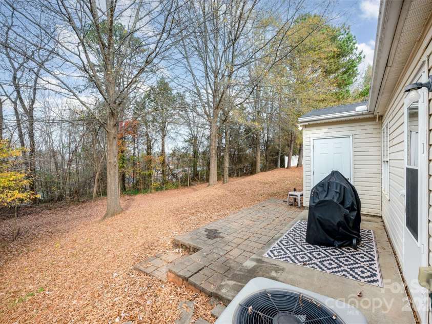 9734 Kennerly Cove Court, Charlotte, NC 28269.  MLS# CAR4326405, YatesRealty ID 1793. 