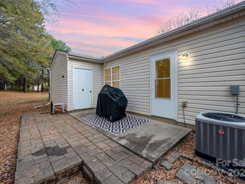 9734 Kennerly Cove Court, Charlotte, NC 28269.  MLS# CAR4326405, YatesRealty ID 1793. 