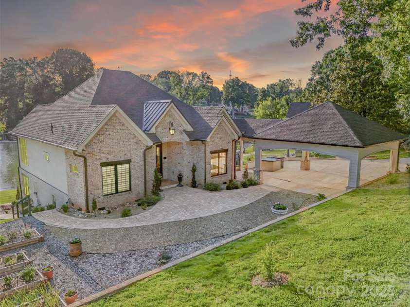 445 Sundown Road, Mooresville, NC 28117.  MLS# CAR4263161, YatesRealty ID 17931. 
