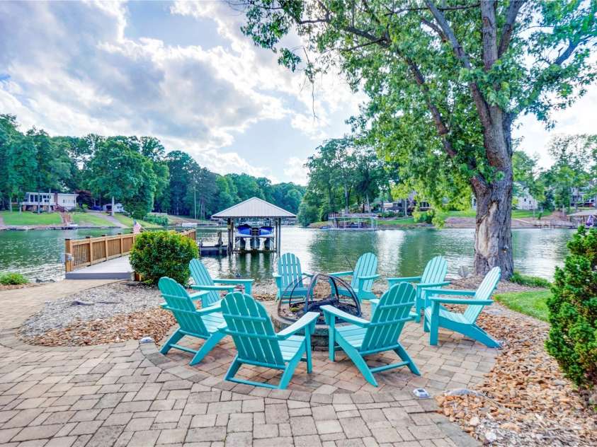 445 Sundown Road, Mooresville, NC 28117.  MLS# CAR4263161, YatesRealty ID 17931. 
