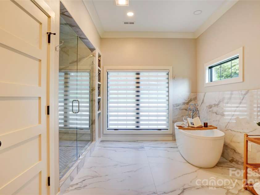445 Sundown Road, Mooresville, NC 28117.  MLS# CAR4263161, YatesRealty ID 17931. Primary Bath