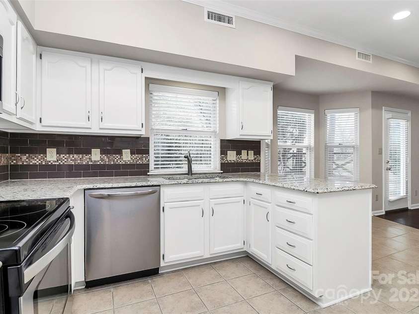 12313 Landing Green Drive, Charlotte, NC 28277.  MLS# CAR4331848, YatesRealty ID 17932. 