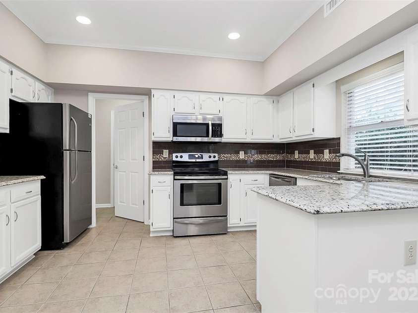12313 Landing Green Drive, Charlotte, NC 28277.  MLS# CAR4331848, YatesRealty ID 17932. 
