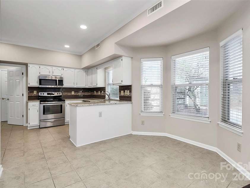 12313 Landing Green Drive, Charlotte, NC 28277.  MLS# CAR4331848, YatesRealty ID 17932. 
