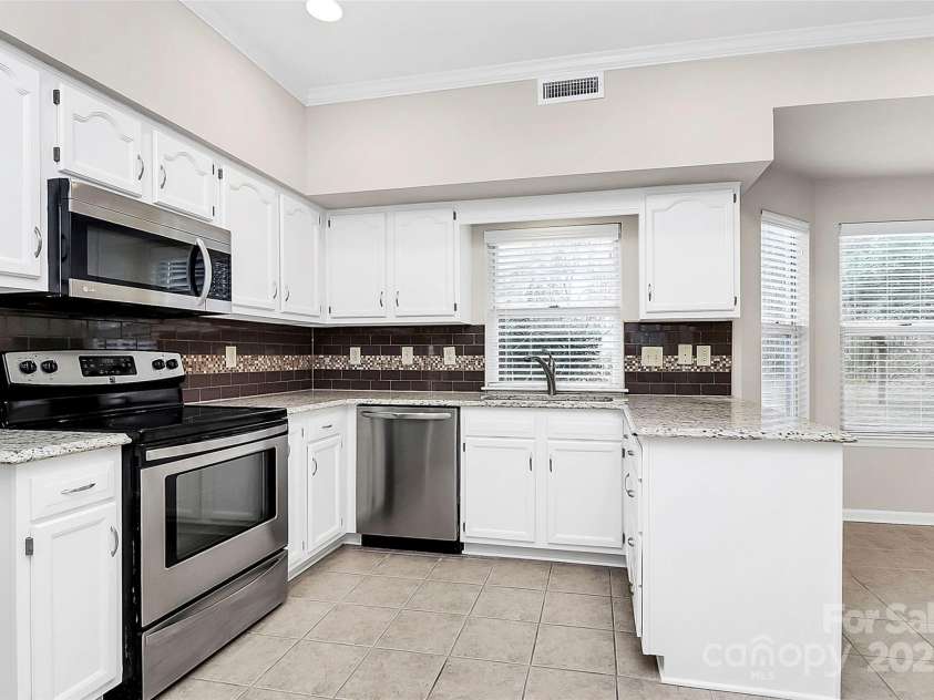 12313 Landing Green Drive, Charlotte, NC 28277.  MLS# CAR4331848, YatesRealty ID 17932. 