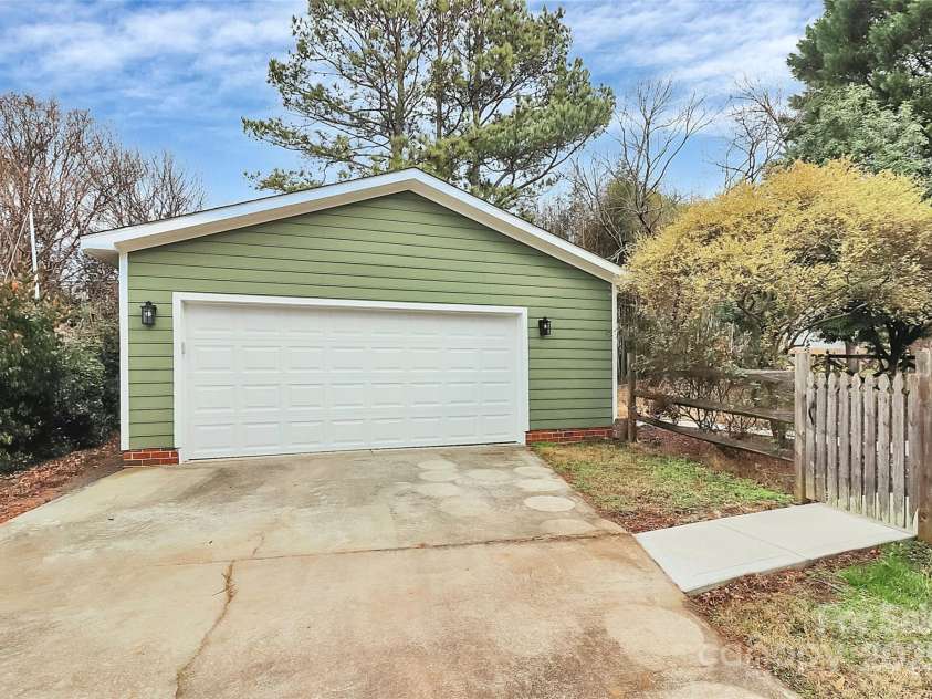 12313 Landing Green Drive, Charlotte, NC 28277.  MLS# CAR4331848, YatesRealty ID 17932. 