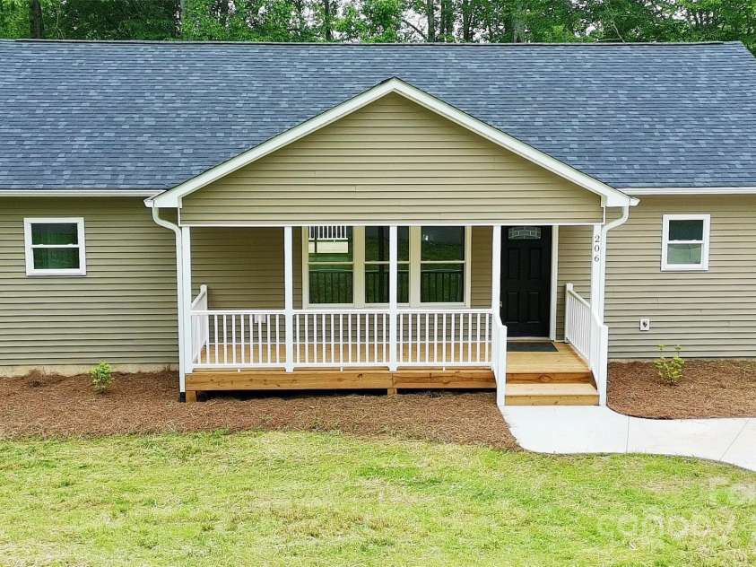 206 Fairway Drive, Rutherfordton, NC 28139.  MLS# CAR4192122, YatesRealty ID 17933. 