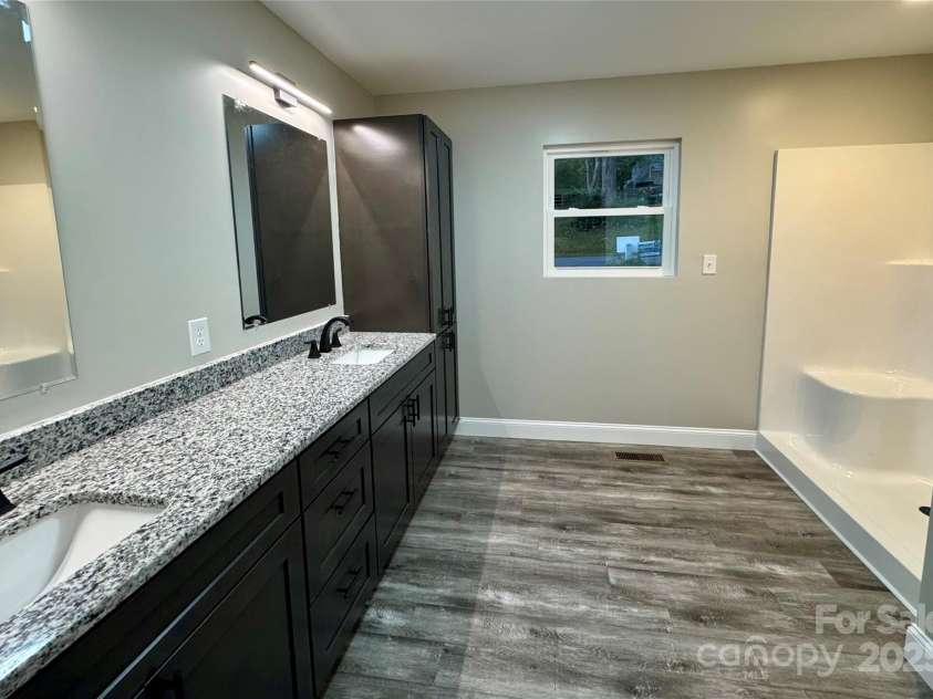 206 Fairway Drive, Rutherfordton, NC 28139.  MLS# CAR4192122, YatesRealty ID 17933. Master Bath