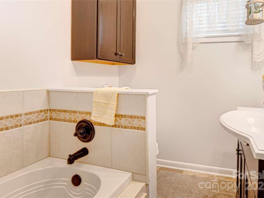 2004 Grandhaven Drive, Concord, NC 28027.  MLS# CAR4220214, YatesRealty ID 17934. Guest full bathroom