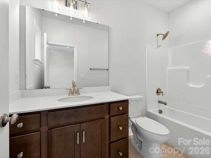 356 Portree Street, Rock Hill, SC 29732.  MLS# CAR4342039, YatesRealty ID 17935. En Suite Guest Bath in BR #2