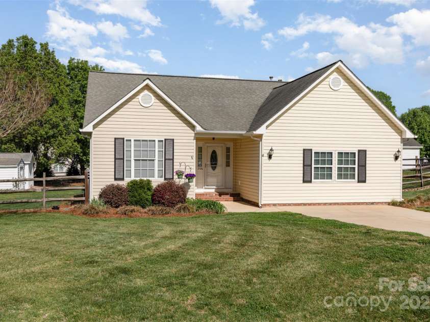 206 Summey Barker Drive, Dallas, NC 28034.  MLS# CAR4251628, YatesRealty ID 17936. 