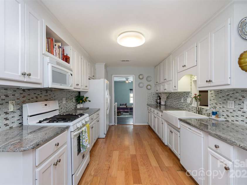 206 Summey Barker Drive, Dallas, NC 28034.  MLS# CAR4251628, YatesRealty ID 17936. 