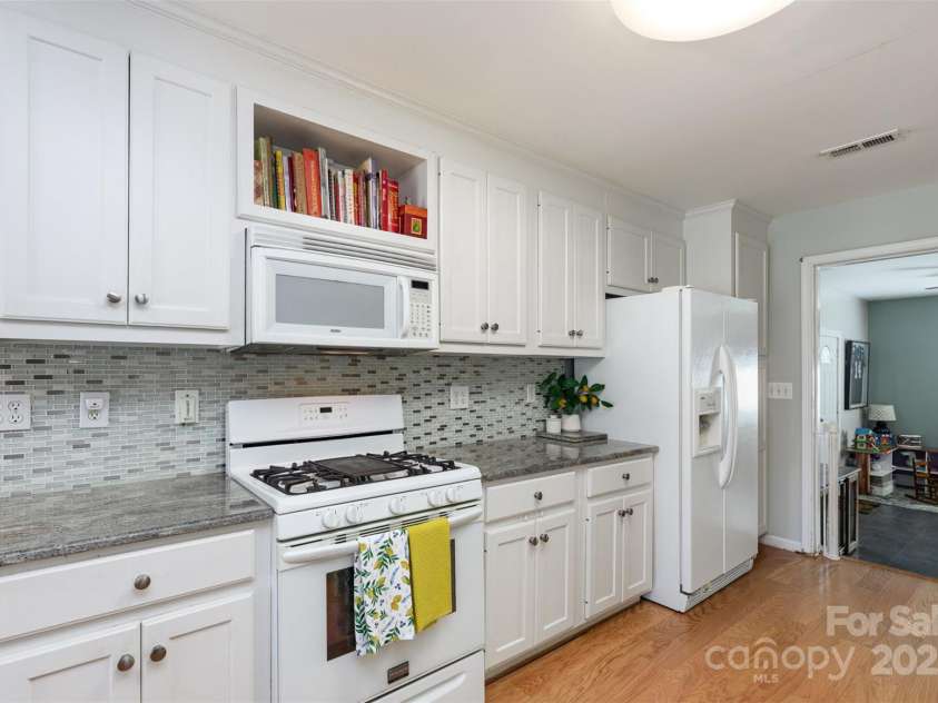 206 Summey Barker Drive, Dallas, NC 28034.  MLS# CAR4251628, YatesRealty ID 17936. 