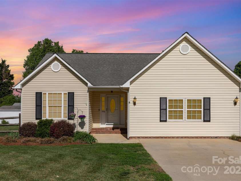 206 Summey Barker Drive, Dallas, NC 28034.  MLS# CAR4251628, YatesRealty ID 17936. 