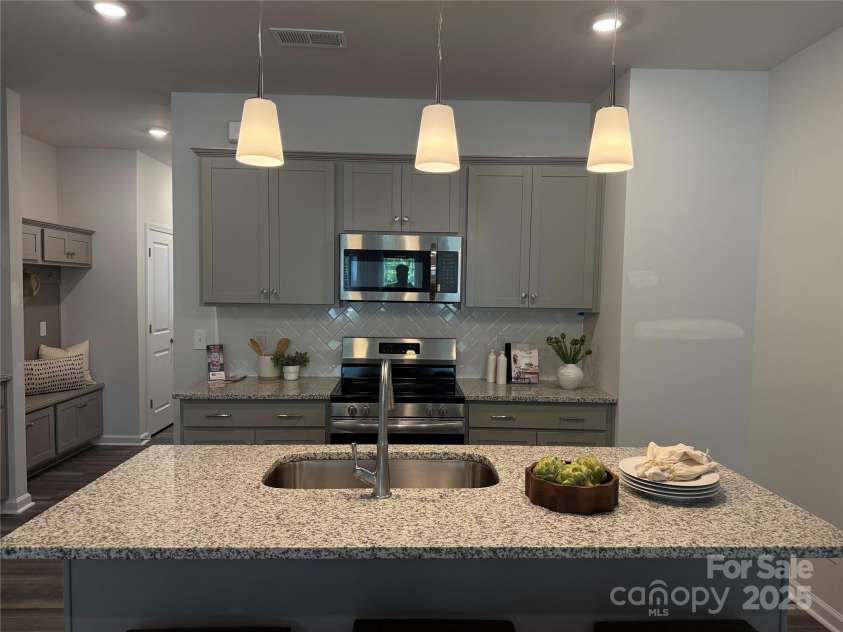 5817 Tuckaseegee Road, Charlotte, NC 28208.  MLS# CAR4254636, YatesRealty ID 17937. 