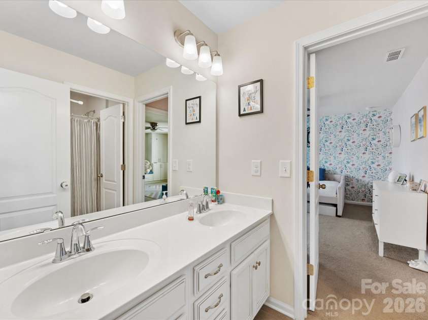4261 Coachwhip Avenue, Lancaster, SC 29720.  MLS# CAR4341083, YatesRealty ID 17938. Connecting bathroom