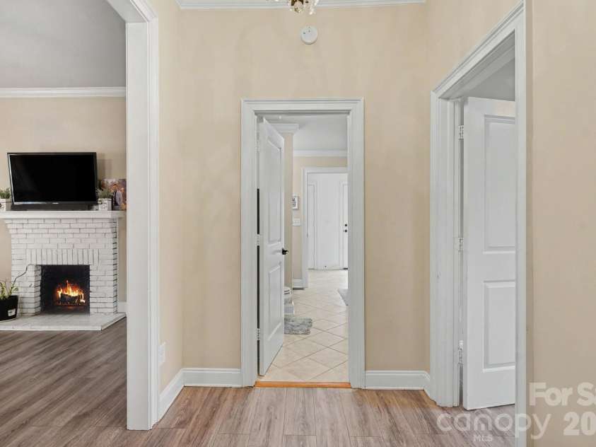 318 Pressley Avenue, Mooresville, NC 28115.  MLS# CAR4347115, YatesRealty ID 17939. 