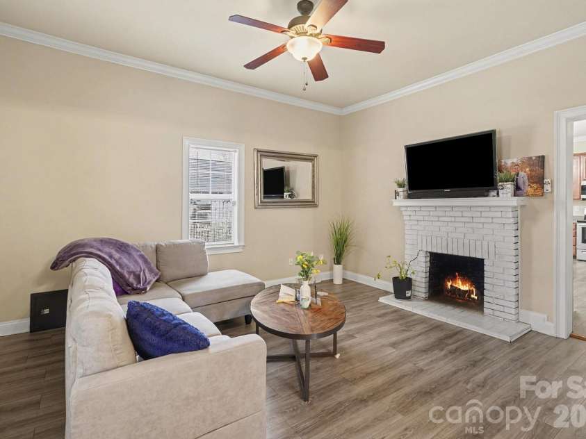 318 Pressley Avenue, Mooresville, NC 28115.  MLS# CAR4347115, YatesRealty ID 17939. 