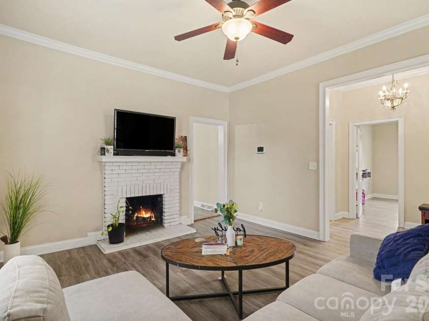 318 Pressley Avenue, Mooresville, NC 28115.  MLS# CAR4347115, YatesRealty ID 17939. 