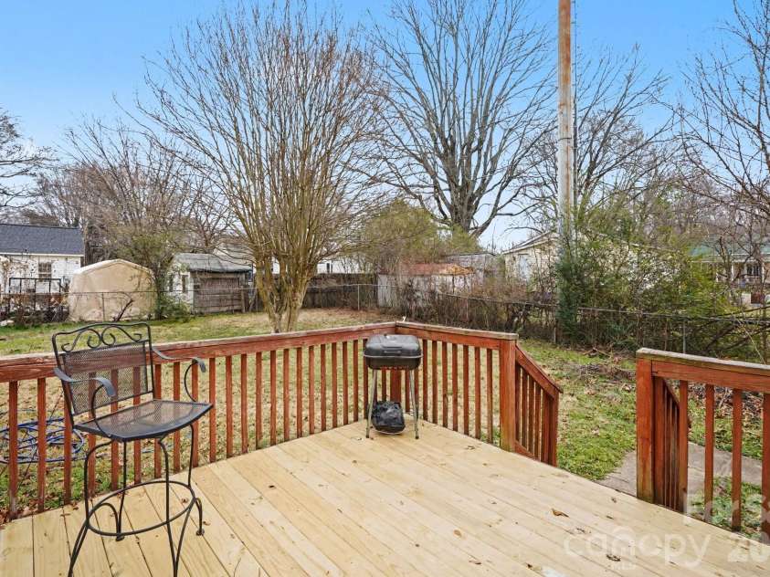 318 Pressley Avenue, Mooresville, NC 28115.  MLS# CAR4347115, YatesRealty ID 17939. 