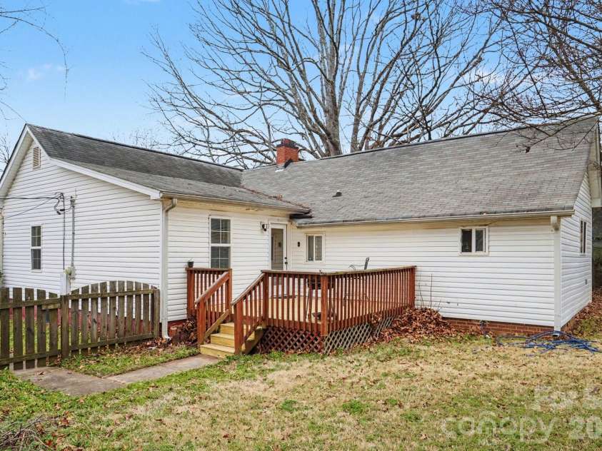 318 Pressley Avenue, Mooresville, NC 28115.  MLS# CAR4347115, YatesRealty ID 17939. 