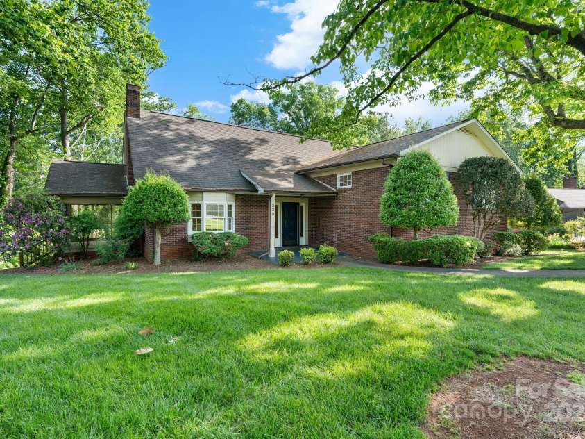 220 West Park Drive, Morganton, NC 28655.  MLS# CAR4263944, YatesRealty ID 1794. 