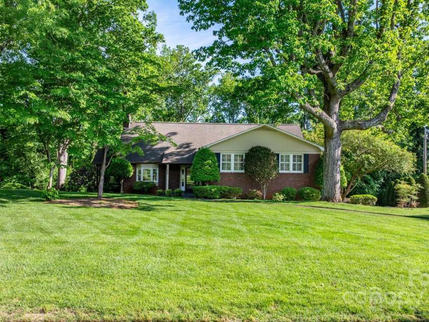 220 West Park Drive, Morganton, NC 28655.  MLS# CAR4263944, YatesRealty ID 1794. 