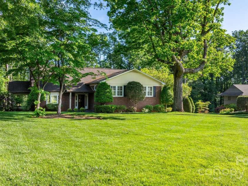 220 West Park Drive, Morganton, NC 28655.  MLS# CAR4263944, YatesRealty ID 1794. 