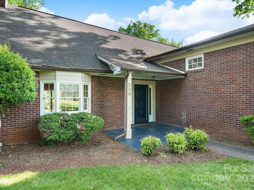 220 West Park Drive, Morganton, NC 28655.  MLS# CAR4263944, YatesRealty ID 1794. 