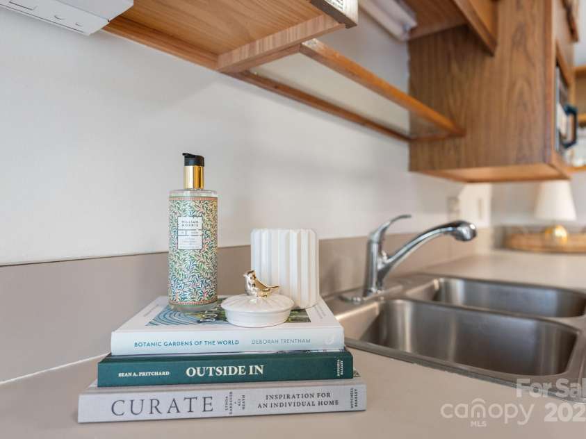 220 West Park Drive, Morganton, NC 28655.  MLS# CAR4263944, YatesRealty ID 1794. 