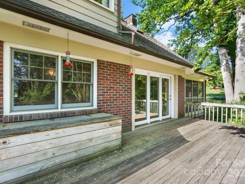 220 West Park Drive, Morganton, NC 28655.  MLS# CAR4263944, YatesRealty ID 1794. 