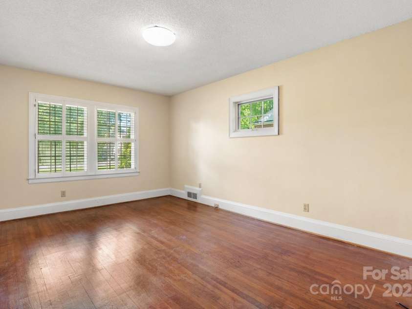 220 West Park Drive, Morganton, NC 28655.  MLS# CAR4263944, YatesRealty ID 1794. 