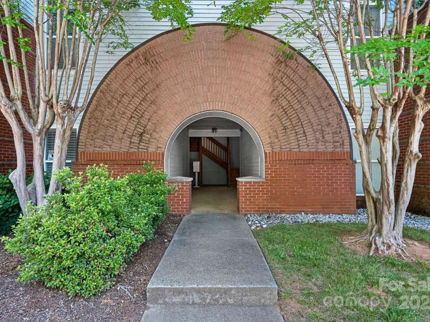 2625 5th Street, Charlotte, NC 28204.  MLS# CAR4263472, YatesRealty ID 17940. Front Entrance