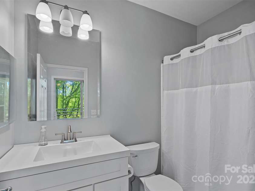 2625 5th Street, Charlotte, NC 28204.  MLS# CAR4263472, YatesRealty ID 17940. Secondary Bathroom