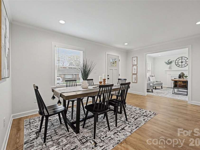 815 Hartness Avenue, Charlotte, NC 28211.  MLS# CAR4351971, YatesRealty ID 17940. 