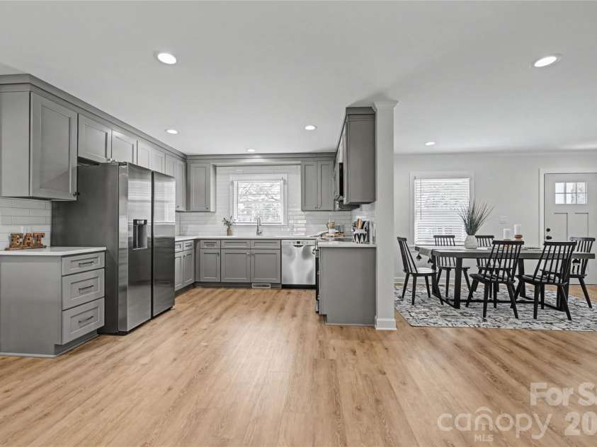 815 Hartness Avenue, Charlotte, NC 28211.  MLS# CAR4351971, YatesRealty ID 17940. 