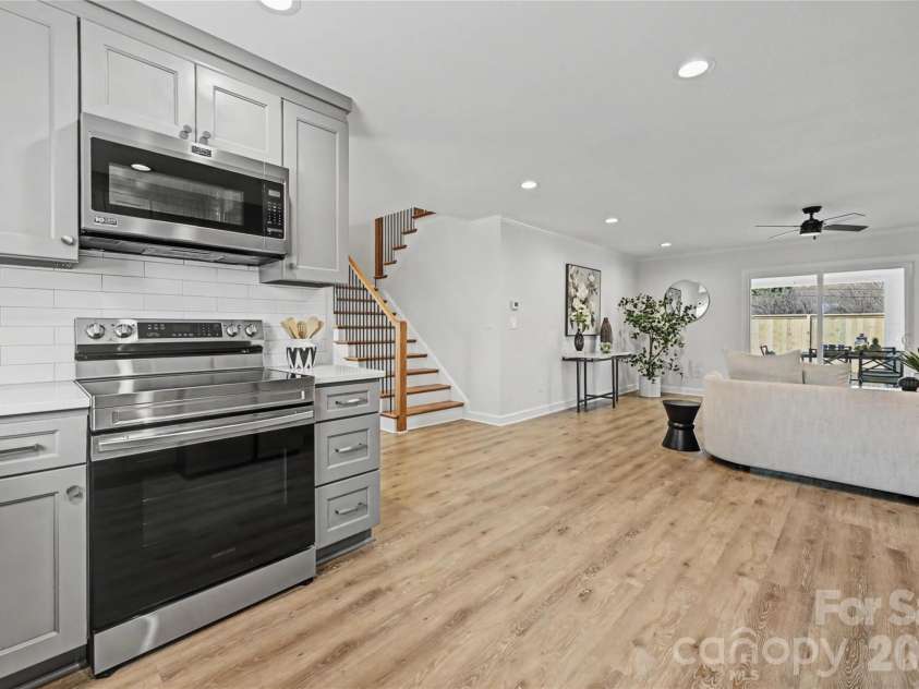 815 Hartness Avenue, Charlotte, NC 28211.  MLS# CAR4351971, YatesRealty ID 17940. 