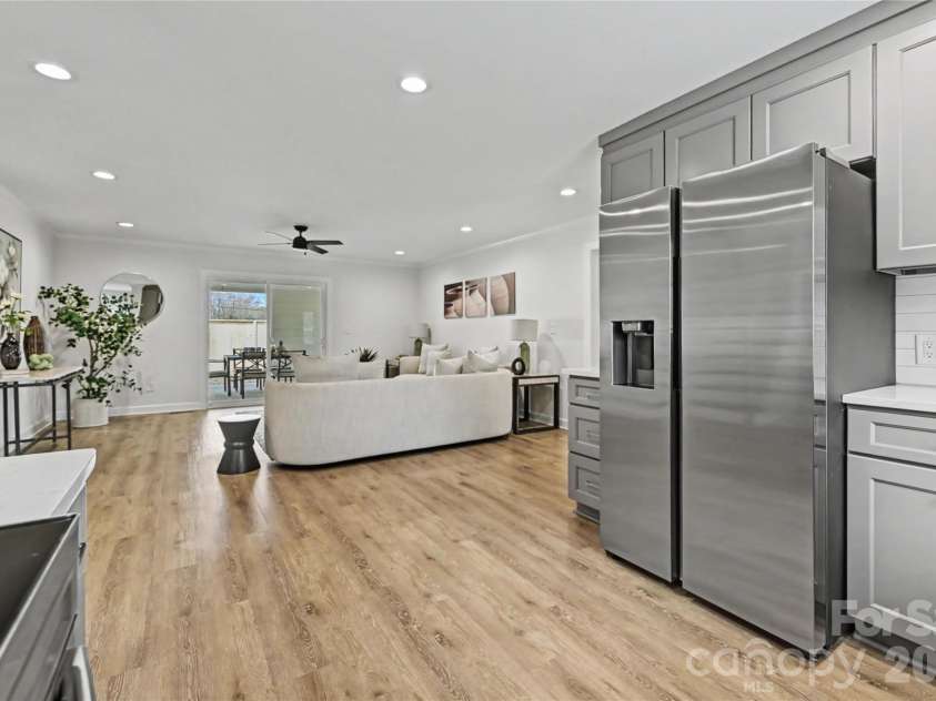 815 Hartness Avenue, Charlotte, NC 28211.  MLS# CAR4351971, YatesRealty ID 17940. 