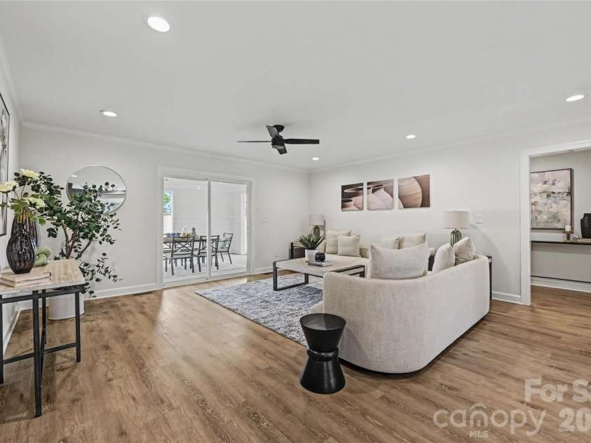 815 Hartness Avenue, Charlotte, NC 28211.  MLS# CAR4351971, YatesRealty ID 17940. 