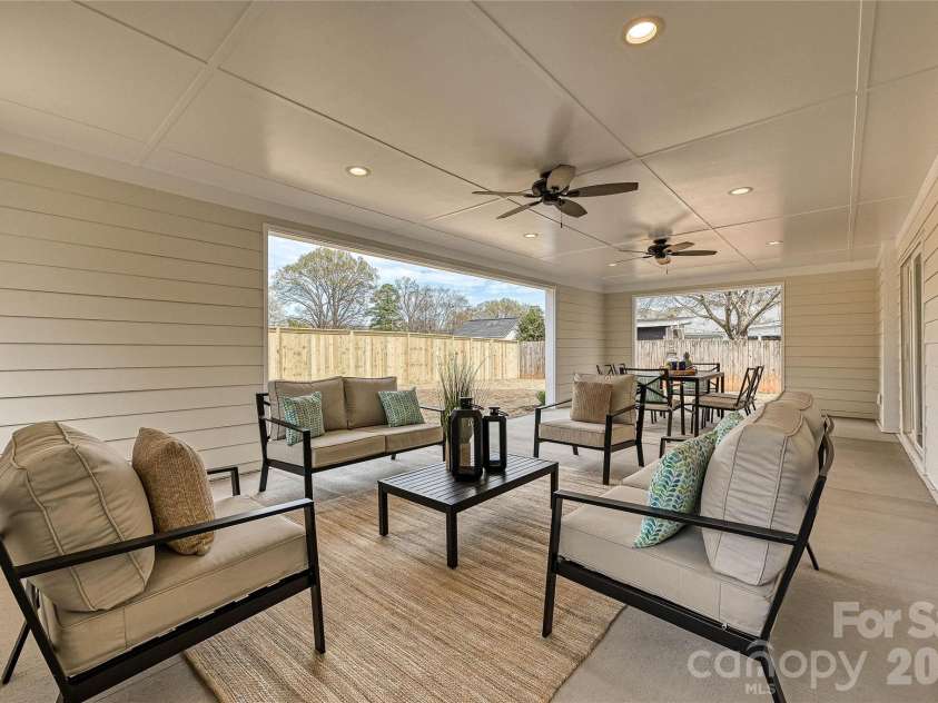 815 Hartness Avenue, Charlotte, NC 28211.  MLS# CAR4351971, YatesRealty ID 17940. 