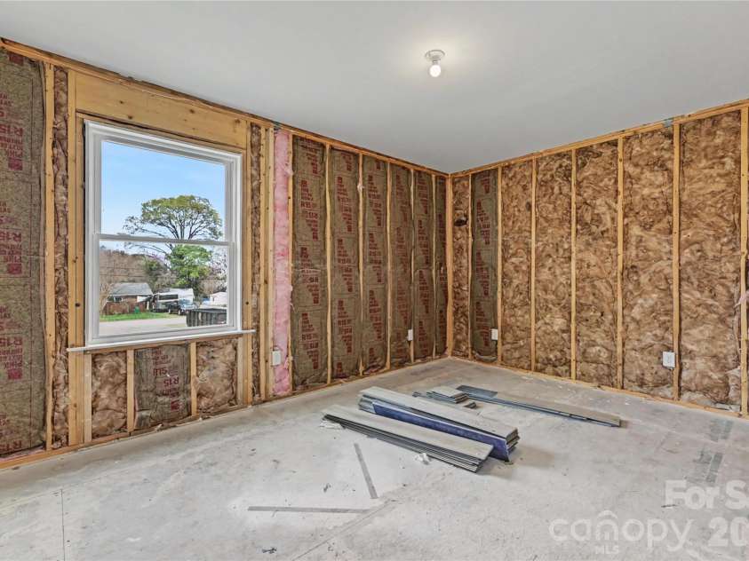 815 Hartness Avenue, Charlotte, NC 28211.  MLS# CAR4351971, YatesRealty ID 17940. Additional square footage