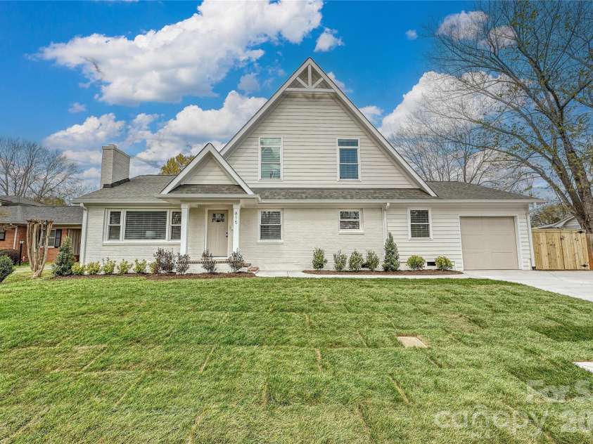 815 Hartness Avenue, Charlotte, NC 28211.  MLS# CAR4351971, YatesRealty ID 17940. Front of home