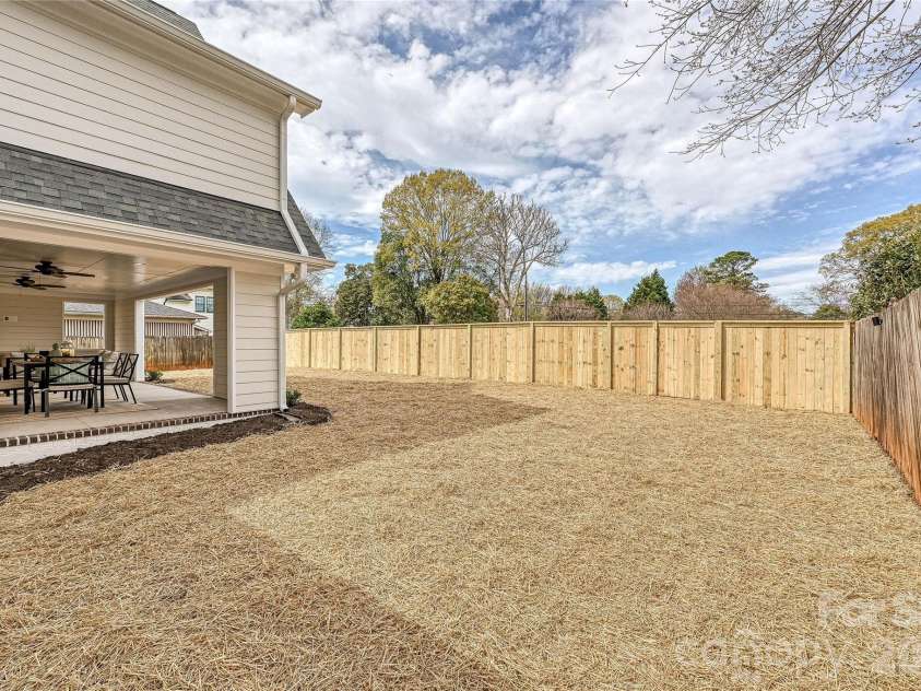 815 Hartness Avenue, Charlotte, NC 28211.  MLS# CAR4351971, YatesRealty ID 17940. Fully fenced back yard