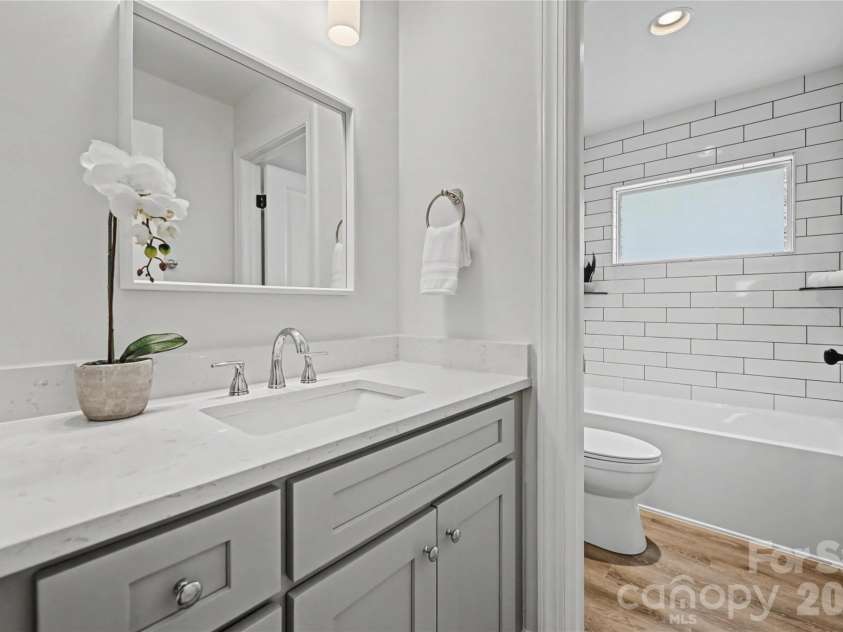 815 Hartness Avenue, Charlotte, NC 28211.  MLS# CAR4351971, YatesRealty ID 17940. Guest bathroom 1