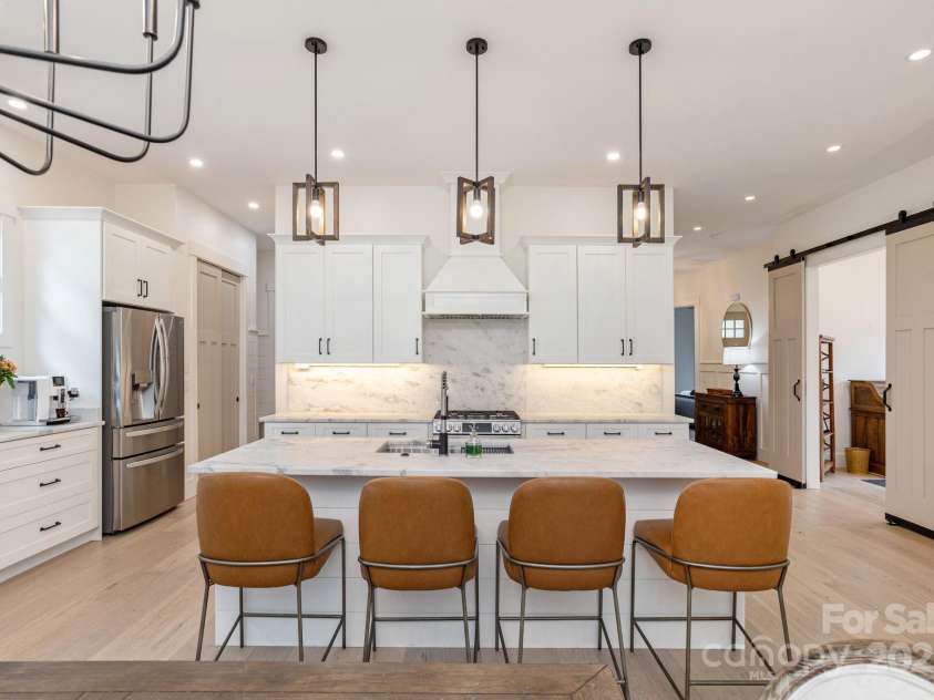 40 Hidden Pond Lane, Brevard, NC 28712.  MLS# CAR4263317, YatesRealty ID 17941. Kitchen