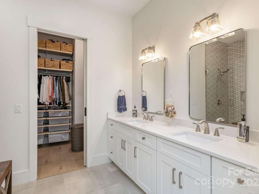 40 Hidden Pond Lane, Brevard, NC 28712.  MLS# CAR4263317, YatesRealty ID 17941. Primary Bathroom