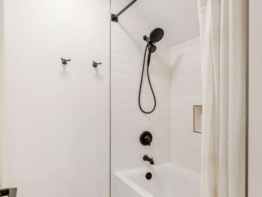 40 Hidden Pond Lane, Brevard, NC 28712.  MLS# CAR4263317, YatesRealty ID 17941. Upstairs bathroom